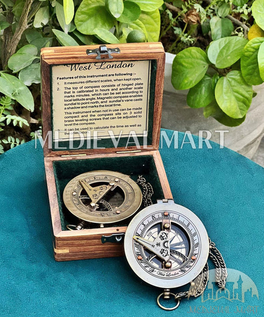 MEDIEVALMART FR Boussole Nautique Vintage Trip Gear en Laiton – Finition Or Brillant avec Base en Bois | Cadeau pour Maman