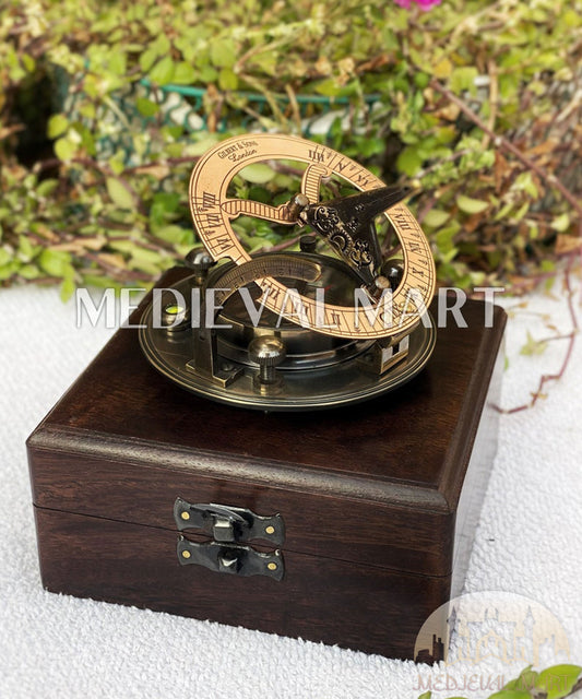 MEDIEVALMART FR Boussole Nautique Vintage Trip Gear en Laiton – Finition Or Brillant avec Base en Bois | Cadeau pour Maman