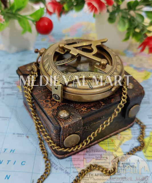 MEDIEVALMART FR Boussole Nautique Vintage Trip Gear en Laiton – Finition Or Brillant avec Base en Bois | Cadeau pour Maman