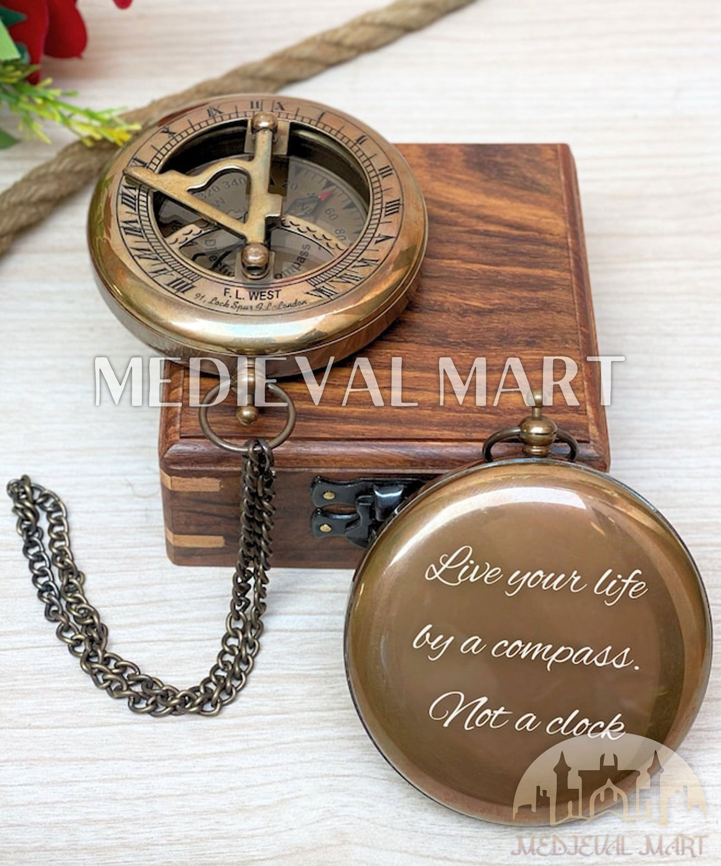 MEDIEVALMART FR Boussole Nautique Vintage Trip Gear en Laiton – Finition Or Brillant avec Base en Bois | Cadeau pour Maman