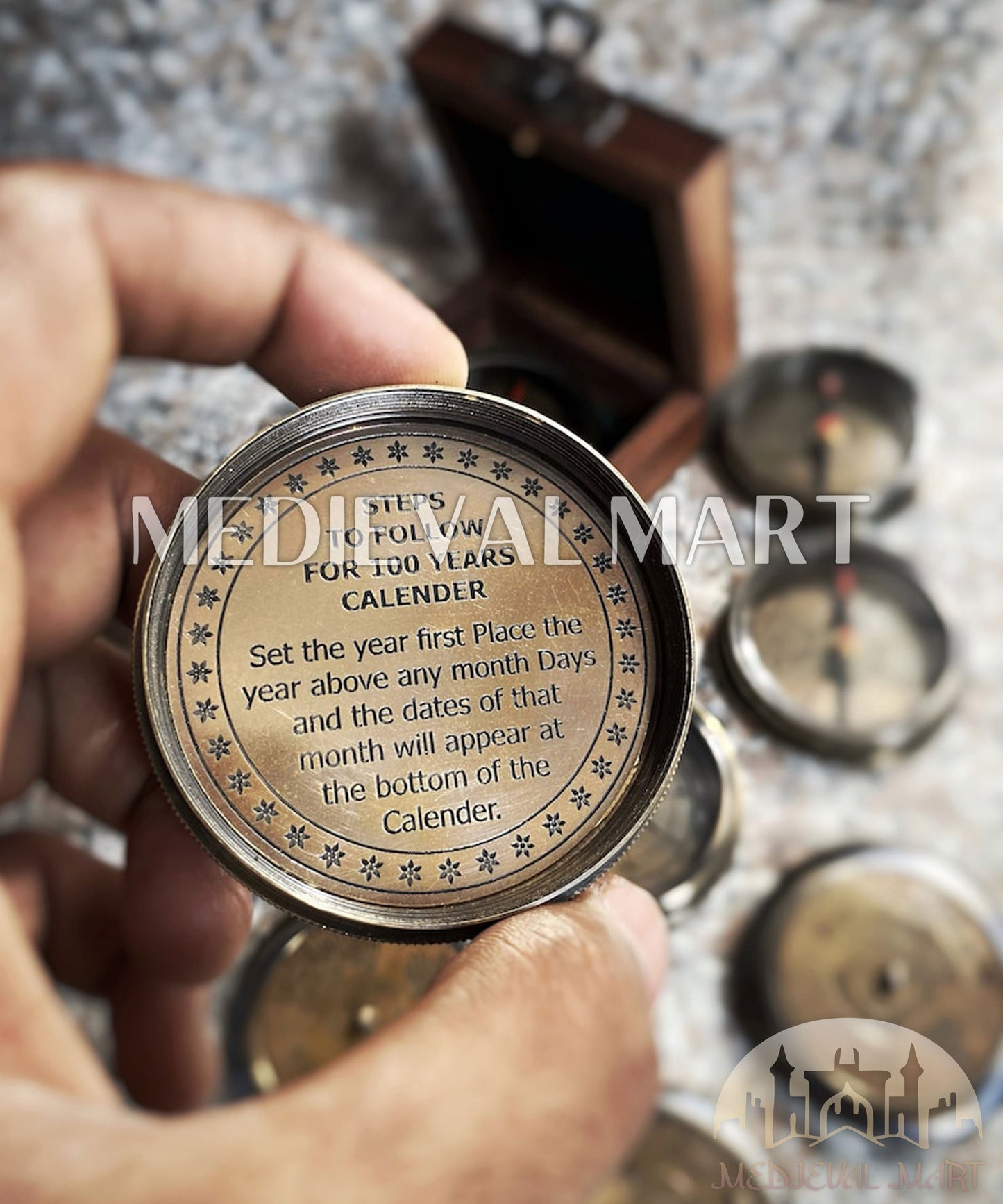 MEDIEVALMART FR Boussole Nautique Vintage Trip Gear en Laiton – Finition Or Brillant avec Base en Bois | Cadeau pour Maman