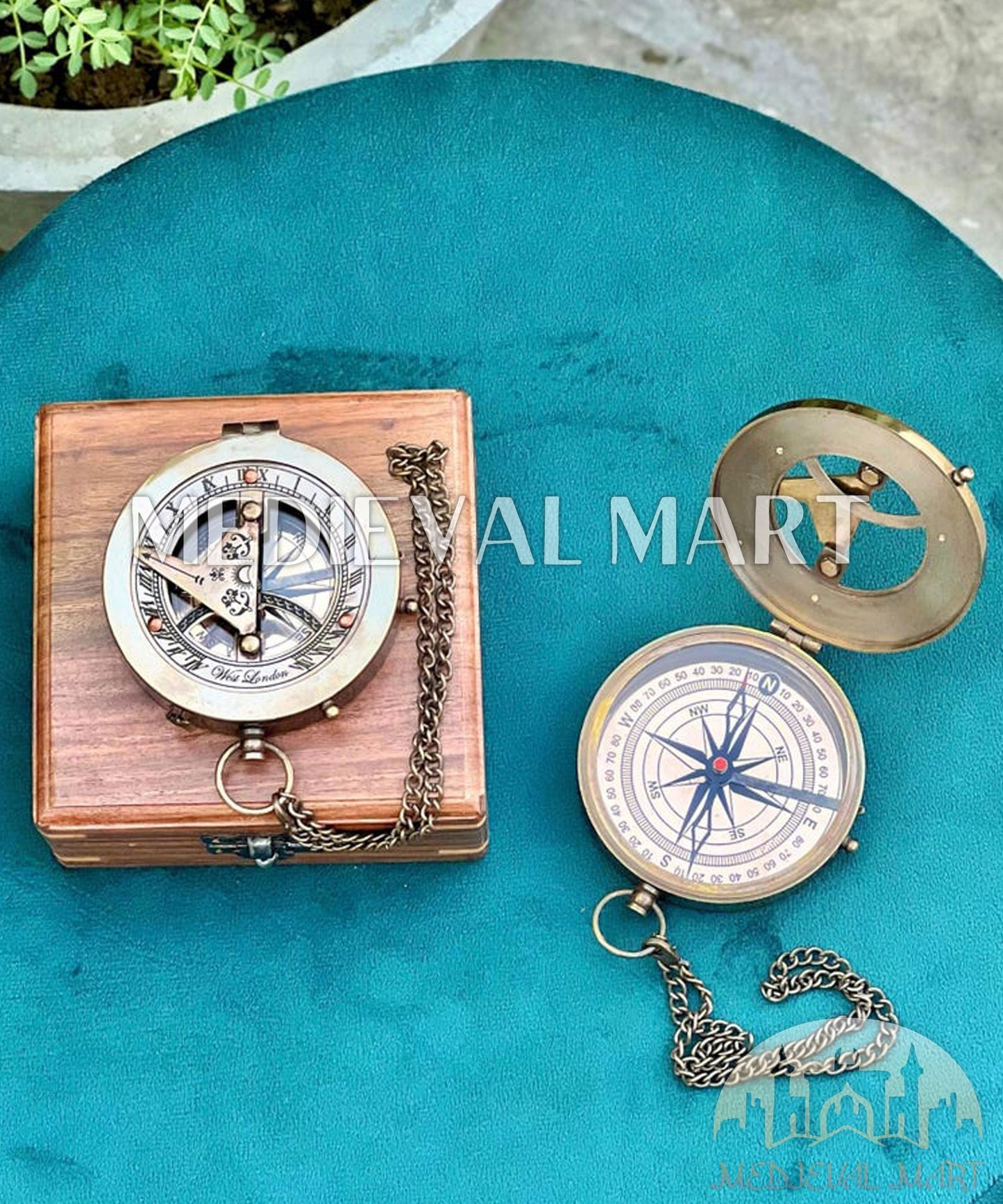 MEDIEVALMART FR Boussole Nautique Vintage Trip Gear en Laiton – Finition Or Brillant avec Base en Bois | Cadeau pour Maman