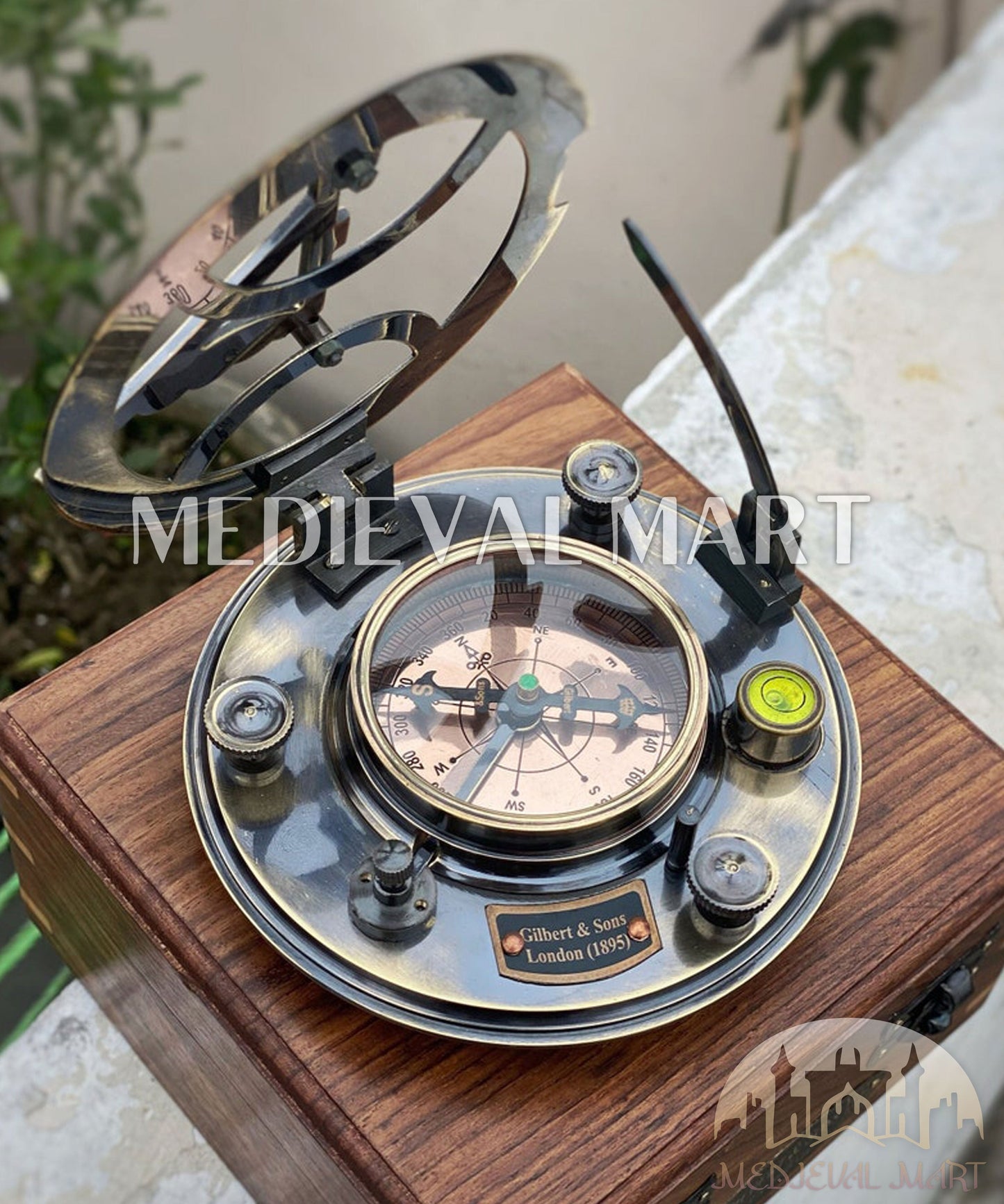 MEDIEVALMART FR Boussole Nautique Vintage Trip Gear en Laiton – Finition Or Brillant avec Base en Bois | Cadeau pour Maman