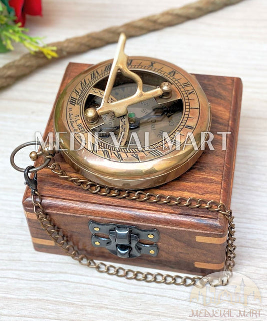 MEDIEVALMART FR Boussole Nautique Vintage Trip Gear en Laiton – Finition Or Brillant avec Base en Bois | Cadeau pour Maman